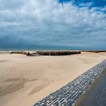 In With Stunning Sea Views * 奥斯滕德