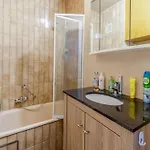 In With Stunning Sea Views 公寓