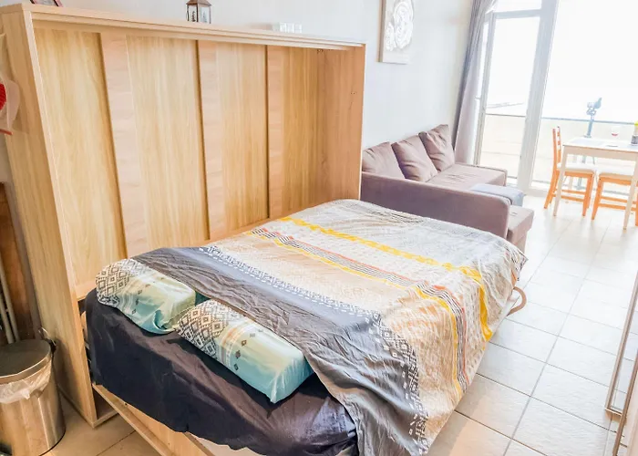 In With Stunning Sea Views * 奥斯滕德